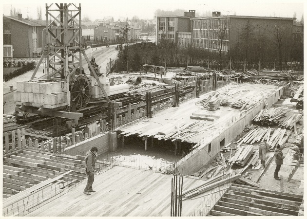 Foto genomen tijdens de bouw van het zwembad